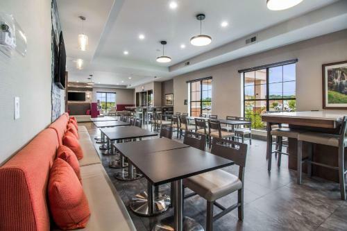 Hotel Comfort Suites