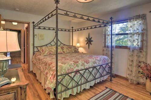 Updated Elizabethton House With Deck On Watauga River