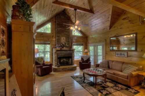 Living Waters #376 By Aunt Bug's Cabin Rentals