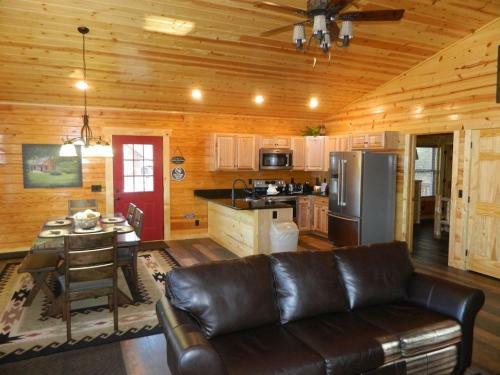 New Two Bedroom Cabin-now Available To Book! Home