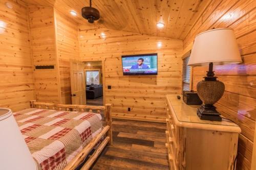 New Two Bedroom Cabin-now Available To Book! Home