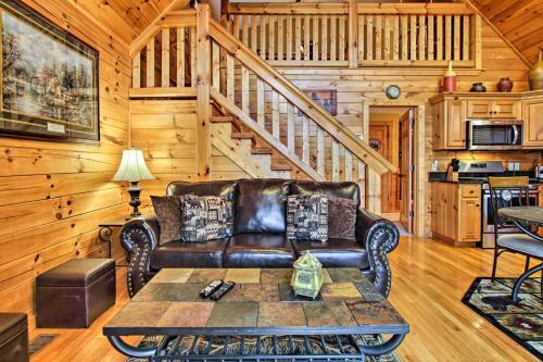 Breathtaking View Cabin With Covered Deck And Hot Tub