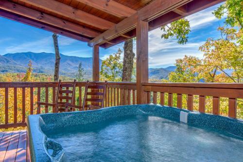Breathtaking View Cabin With Covered Deck And Hot Tub