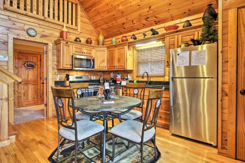 Breathtaking View Cabin With Covered Deck And Hot Tub