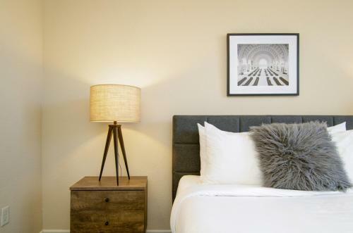 Apartamento Loft Style 1.5 Bedroom Walk 2 Downtown! Sleeps 6!