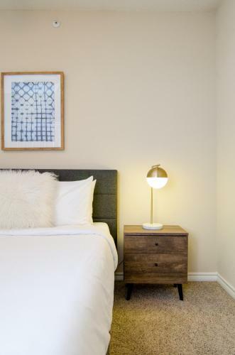 Apartamento Loft Style 1.5 Bedroom Walk 2 Downtown! Sleeps 6!