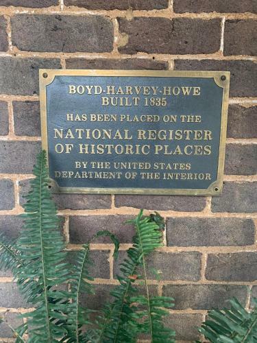 Five-star Historic Boyd Harvey Carriage House