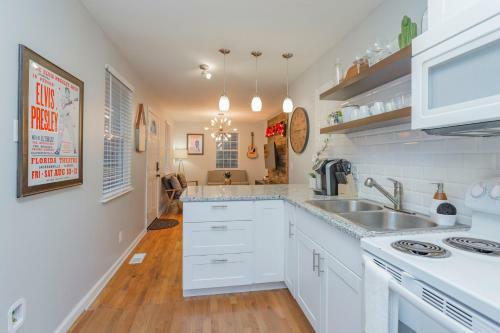 Quaint Music City Bungalow Retreat