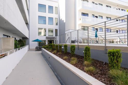 Apartamento Illume - Plush Green Community - Pool-view Balcony Condo