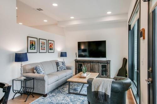 Apartamento Illume - Chic Resort Community - Skyline Balcony Condo