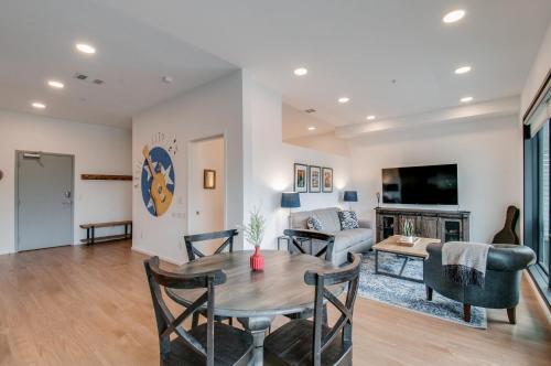 Apartamento Illume - Chic Resort Community - Skyline Balcony Condo