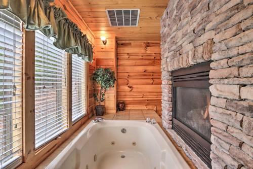 Pigeon Forge Cabin With Games, 1 Mi To Parkway!