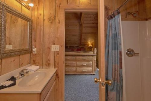 Black Bear Lodge Cabin