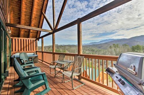 Smoky Mountains Cabin With Hot Tubs And Views!