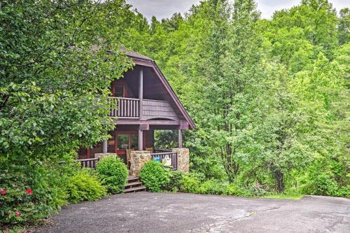 2,100 Sq Ft Mtn Retreat Hot Tub, Bbq And Deck!