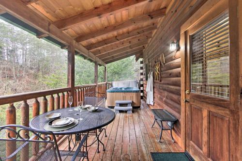 Pigeon Forge Cabin With Hot Tub, 2 5 Mi To The Strip