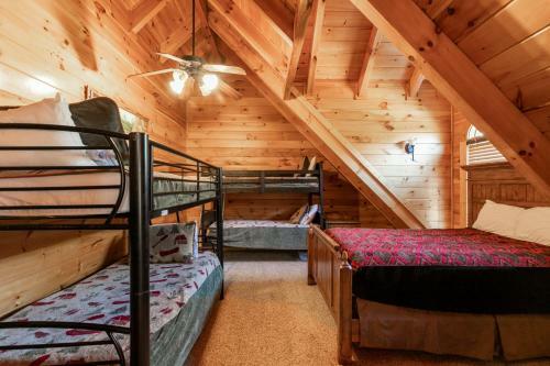 Smokystays 6 Bedroom Cabin