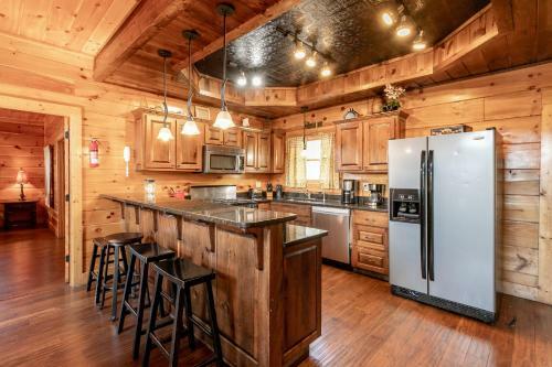 Smokystays 6 Bedroom Cabin