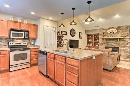 Pigeon Forge Home With Pool - 2 Miles To The Island!