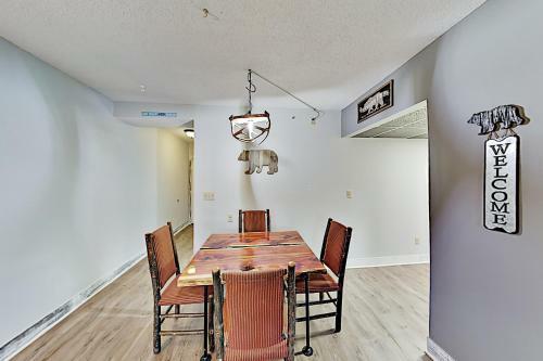 Apartamento River Place Condo - Mountain & River Views, Pool Condo