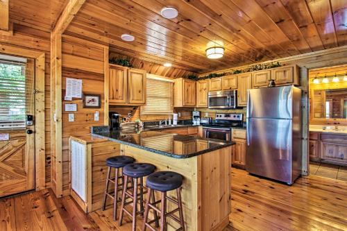 3,500-sq-ft Cabin - Sunrise And Mtn View And Pool Access