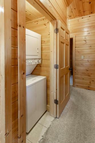 Smokystays 5 Bedroom Cabin