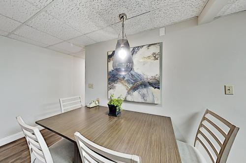 Apartamento Dual-suite Riverside Condo - Pool, Mountain Views Condo