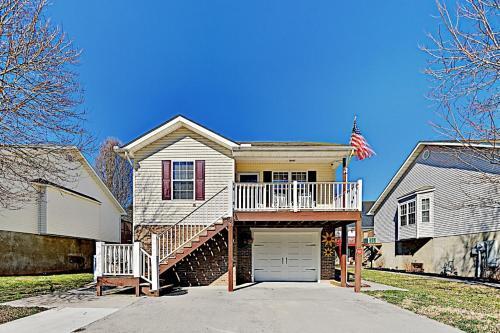 Handicap-friendly Getaway - 1 Mile To Attractions Home