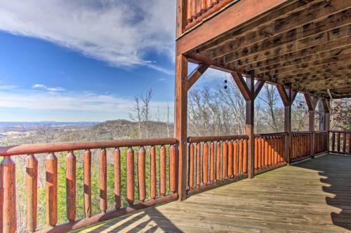 Upscale Retreat With Deck, Hot Tub, And Stunning Views