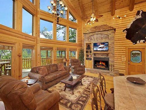Luvin Logs Lodge