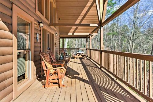 Rustic Pigeon Forge Mtn Cabin With Hot Tub And Views!