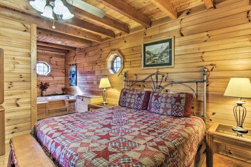 Rustic Pigeon Forge Mtn Cabin With Hot Tub And Views!