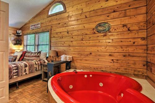 Riverfront Cabin With Fire Pit - 5 Mi To Pigeon Forge