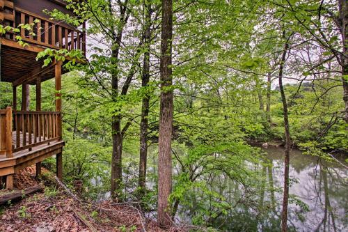 Riverfront Cabin With Fire Pit - 5 Mi To Pigeon Forge