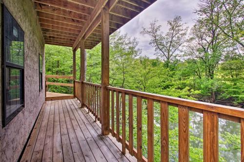 Riverfront Cabin With Fire Pit - 5 Mi To Pigeon Forge