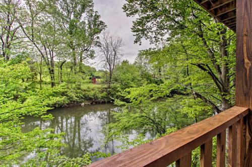 Riverfront Cabin With Fire Pit - 5 Mi To Pigeon Forge