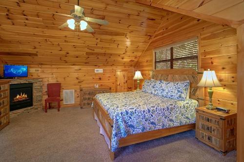 Bear Splash #409 By Aunt Bug's Cabin Rentals