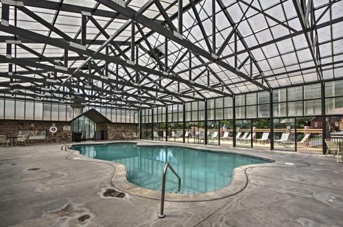Sevierville Cabin With Hot Tub, Views And Pool Access!