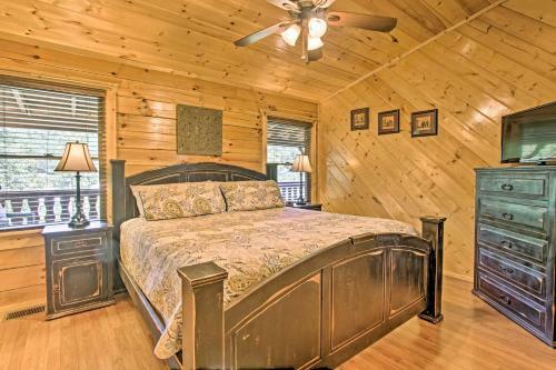 Quaint Sevierville Cabin With Hot Tub, Yard And 2 Decks