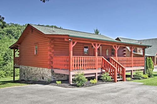 Quaint Sevierville Cabin With Hot Tub, Yard And 2 Decks