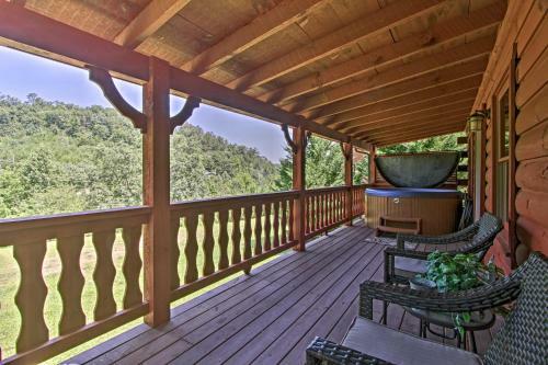 Quaint Sevierville Cabin With Hot Tub, Yard And 2 Decks