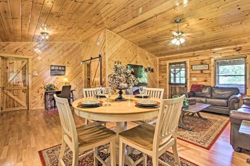 Quaint Sevierville Cabin With Hot Tub, Yard And 2 Decks