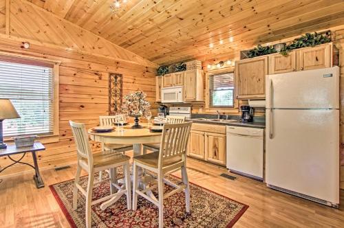 Quaint Sevierville Cabin With Hot Tub, Yard And 2 Decks