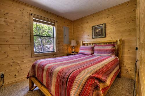 Grandpa Bear's View #233 By Aunt Bug's Cabin Rentals