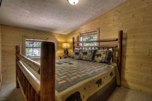 Grandpa Bear's View #233 By Aunt Bug's Cabin Rentals