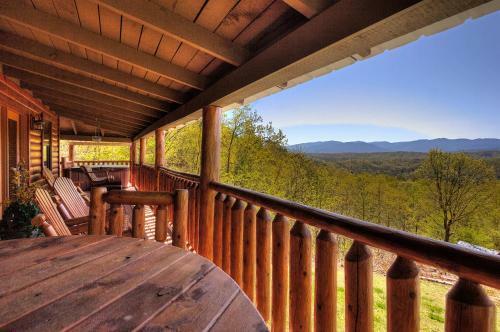 Grandpa Bear's View #233 By Aunt Bug's Cabin Rentals