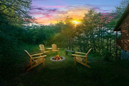 Dream Maker #120 By Aunt Bug's Cabin Rentals