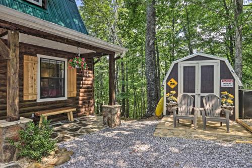 Rustic-chic Cabin With Deck, Hot Tub, Mtn Views!