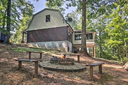 Rustic-chic Cabin With Deck, Hot Tub, Mtn Views!