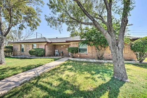 Abilene Home With Bbq And Pvt Yard, 1 Mi To Acu!
